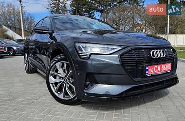 Внедорожник / Кроссовер Audi e-tron 2022 в 