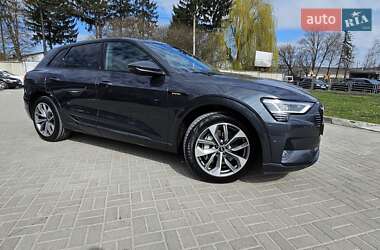 Внедорожник / Кроссовер Audi e-tron 2022 в 