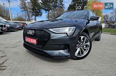 Внедорожник / Кроссовер Audi e-tron 2022 в 