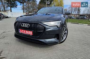 Внедорожник / Кроссовер Audi e-tron 2022 в 