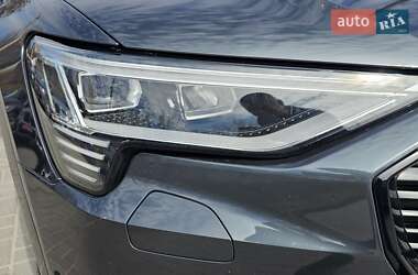 Внедорожник / Кроссовер Audi e-tron 2022 в 