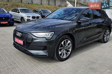 Внедорожник / Кроссовер Audi e-tron 2022 в 
