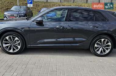 Внедорожник / Кроссовер Audi e-tron 2022 в 