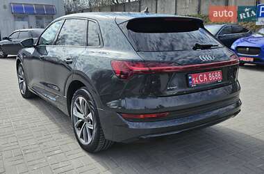 Внедорожник / Кроссовер Audi e-tron 2022 в 