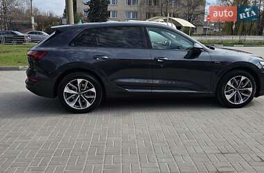 Внедорожник / Кроссовер Audi e-tron 2022 в 
