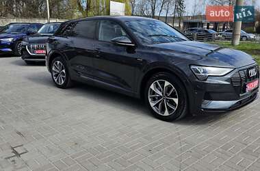 Внедорожник / Кроссовер Audi e-tron 2022 в 