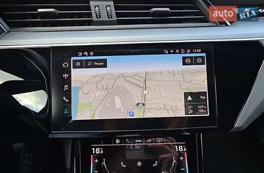 Внедорожник / Кроссовер Audi e-tron 2022 в 