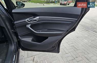 Внедорожник / Кроссовер Audi e-tron 2022 в 