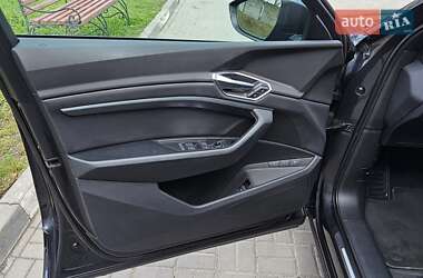 Внедорожник / Кроссовер Audi e-tron 2022 в 
