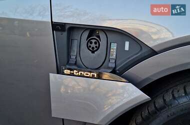Внедорожник / Кроссовер Audi e-tron 2020 в 