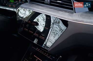 Внедорожник / Кроссовер Audi e-tron 2020 в 