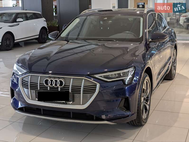 Внедорожник / Кроссовер Audi e-tron 2021 в 