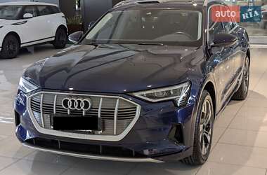 Внедорожник / Кроссовер Audi e-tron 2021 в 