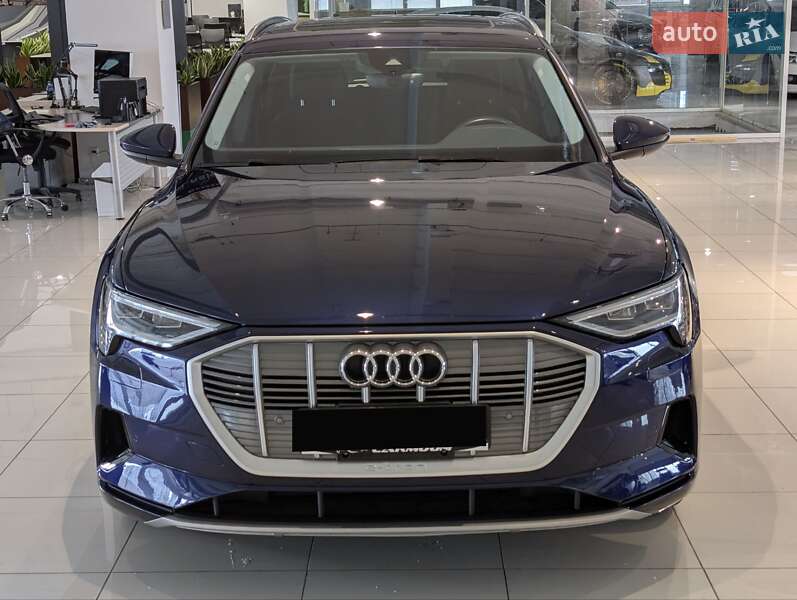 Позашляховик / Кросовер Audi e-tron 2021 в Києві