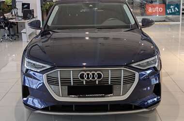 Внедорожник / Кроссовер Audi e-tron 2021 в 