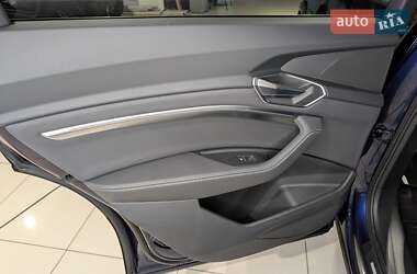 Внедорожник / Кроссовер Audi e-tron 2021 в 
