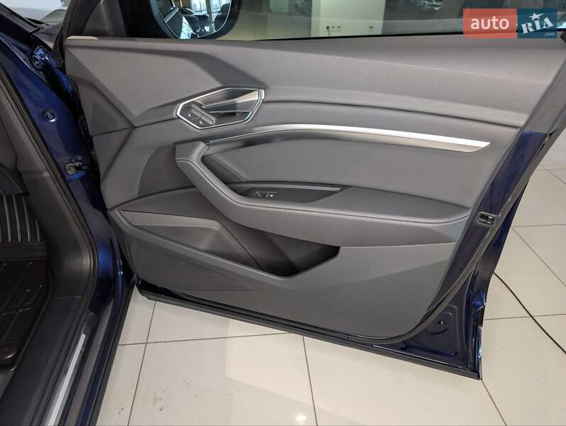Позашляховик / Кросовер Audi e-tron 2021 в Києві