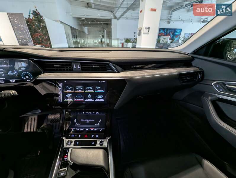 Позашляховик / Кросовер Audi e-tron 2021 в Києві