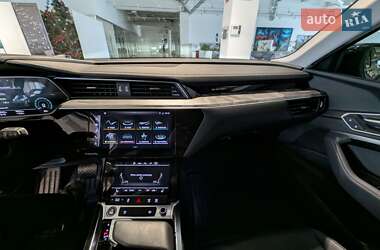 Внедорожник / Кроссовер Audi e-tron 2021 в 