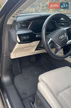 Внедорожник / Кроссовер Audi e-tron 2019 в 