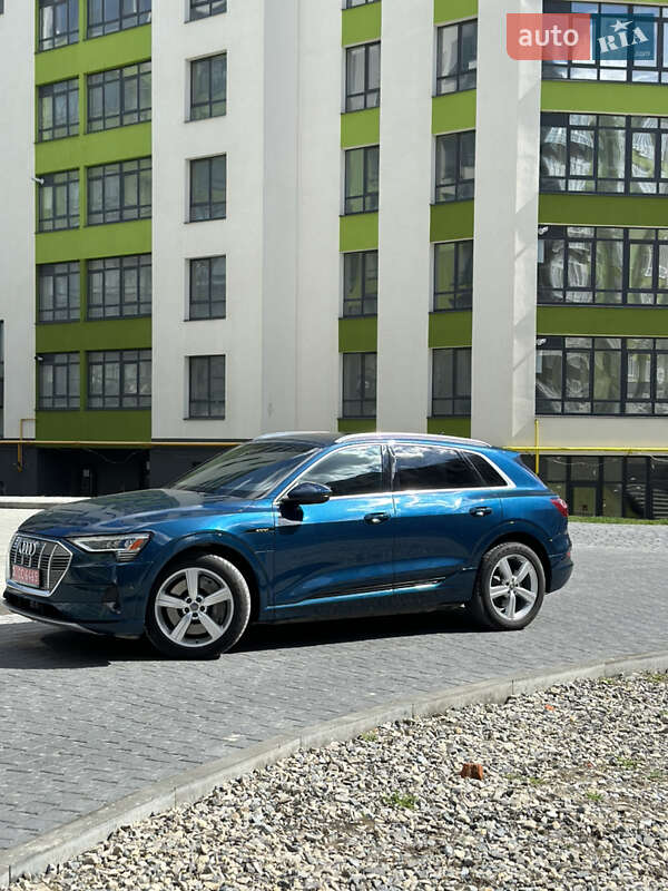 Внедорожник / Кроссовер Audi e-tron 2019 в 