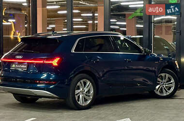 Внедорожник / Кроссовер Audi e-tron 2019 в 