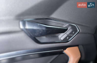Внедорожник / Кроссовер Audi e-tron 2019 в 