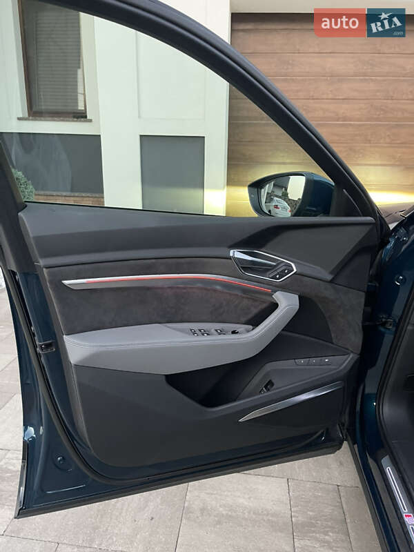 Позашляховик / Кросовер Audi e-tron 2019 в Рівному