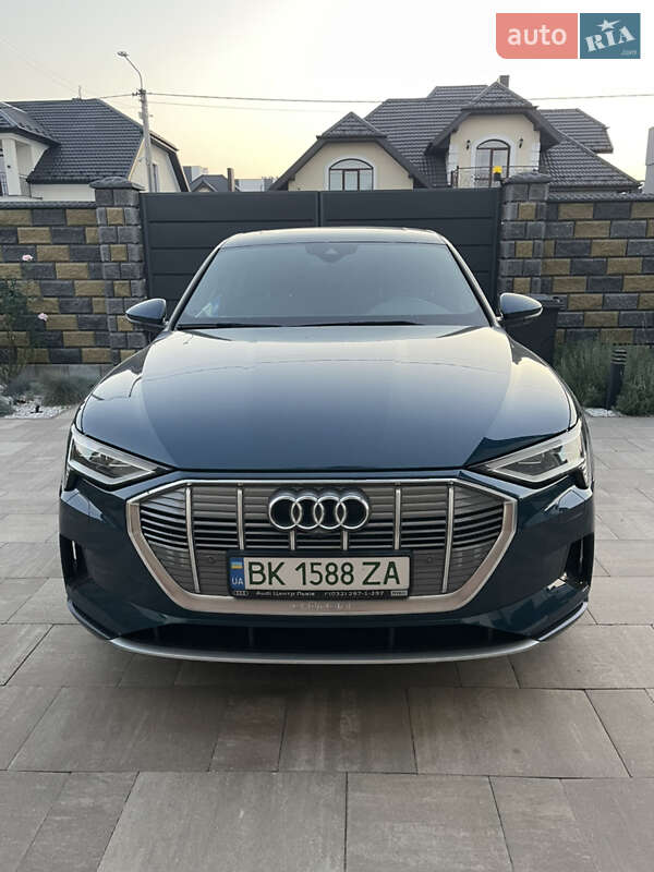 Позашляховик / Кросовер Audi e-tron 2019 в Рівному