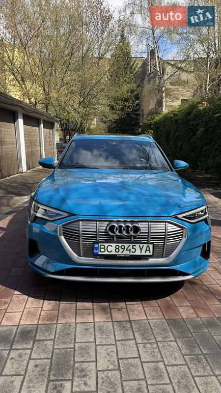 Позашляховик / Кросовер Audi e-tron 2019 в 
