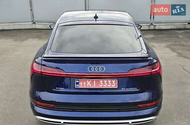 Внедорожник / Кроссовер Audi e-tron 2022 в 