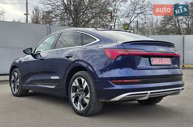 Внедорожник / Кроссовер Audi e-tron 2022 в 