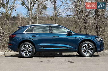 Позашляховик / Кросовер Audi e-tron 2020 в 