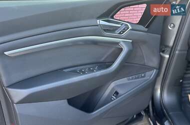 Внедорожник / Кроссовер Audi e-tron 2021 в 