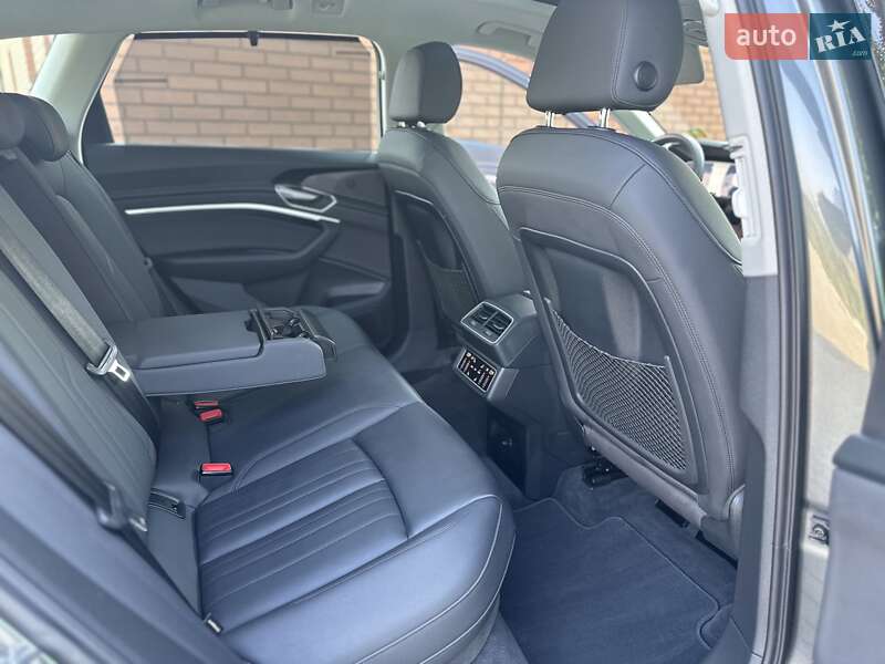 Внедорожник / Кроссовер Audi e-tron 2021 в Луцке