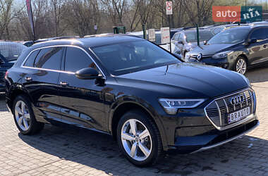 Позашляховик / Кросовер Audi e-tron 2019 в 