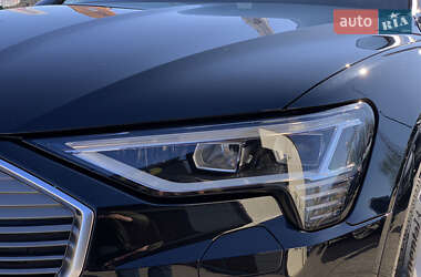 Позашляховик / Кросовер Audi e-tron 2019 в 