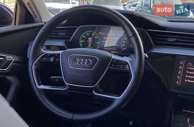 Позашляховик / Кросовер Audi e-tron 2019 в 