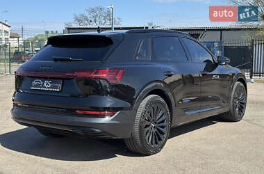 Позашляховик / Кросовер Audi e-tron 2019 в 