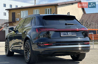 Позашляховик / Кросовер Audi e-tron 2019 в 