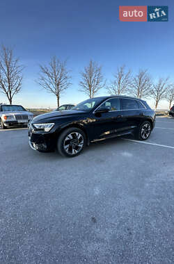 Внедорожник / Кроссовер Audi e-tron 2021 в 