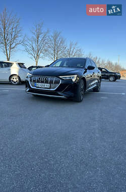 Внедорожник / Кроссовер Audi e-tron 2021 в 