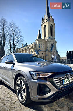 Позашляховик / Кросовер Audi e-tron 2021 в 