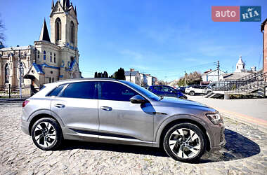 Позашляховик / Кросовер Audi e-tron 2021 в 
