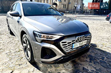 Позашляховик / Кросовер Audi e-tron 2021 в 