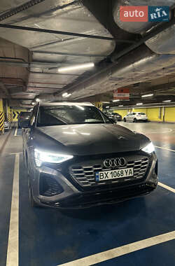Позашляховик / Кросовер Audi e-tron 2021 в 