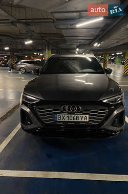 Позашляховик / Кросовер Audi e-tron 2021 в 