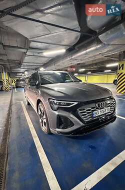 Позашляховик / Кросовер Audi e-tron 2021 в 