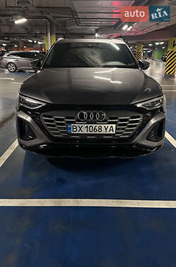 Позашляховик / Кросовер Audi e-tron 2021 в 