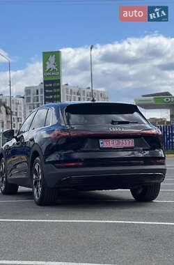 Внедорожник / Кроссовер Audi e-tron 2023 в 